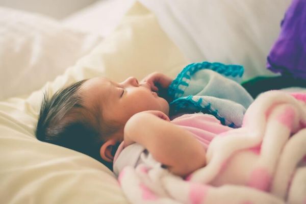 Should baby sleep with parents