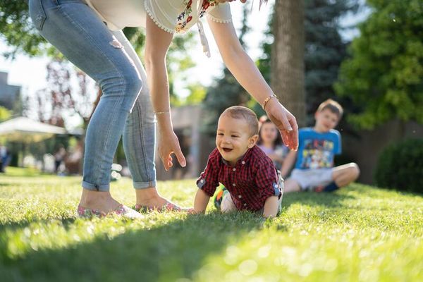 How to teach a baby to crawl