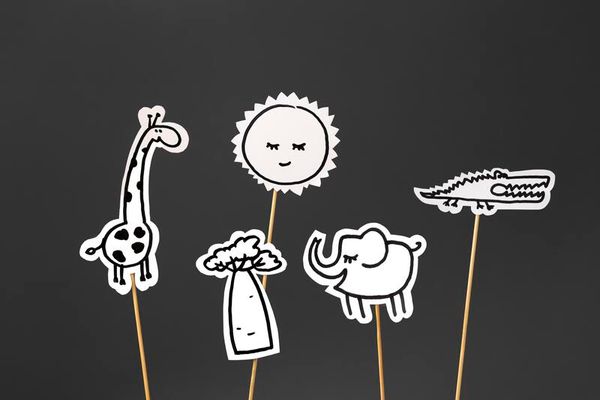 What is black and white card for babies and why should use them